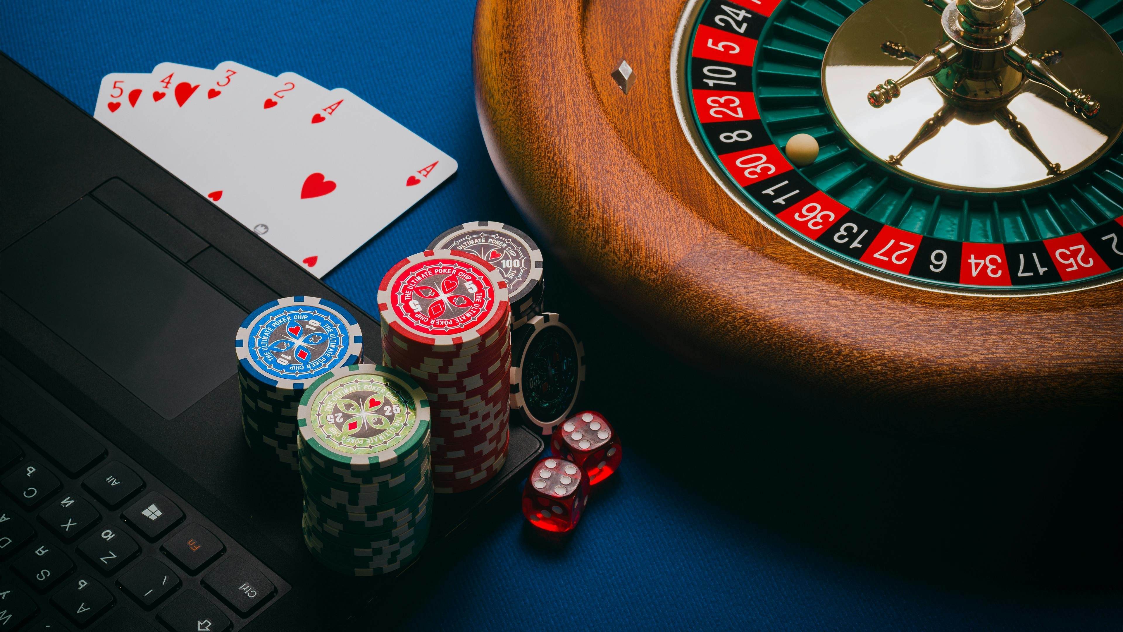 Antarmuka penempatan taruhan Baccarat Tanpa Komisi dengan pilihan Pemain, Banker, dan Seri